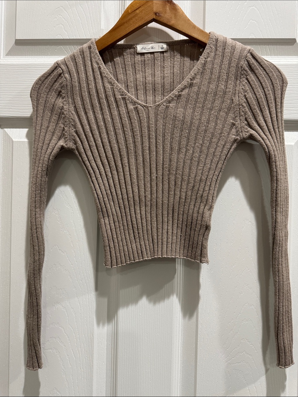 Active USA Ribbed V-Neck Crop Sweater - Taupe